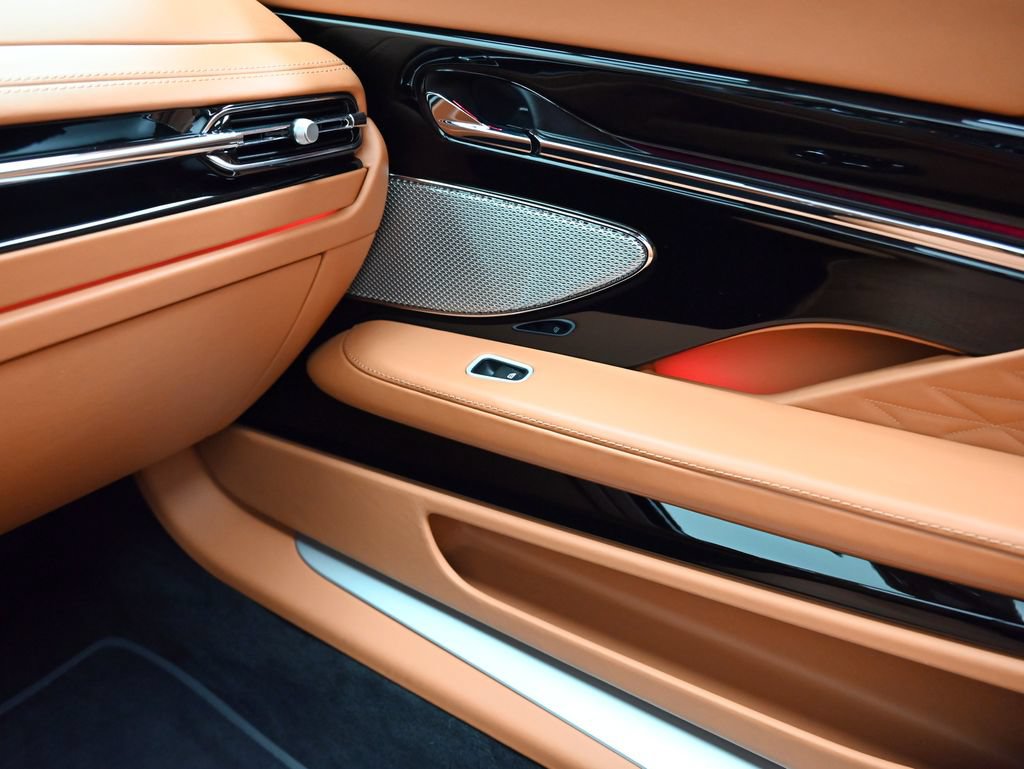Used 2025 Aston Martin DB12 Convertible RWD image 27
