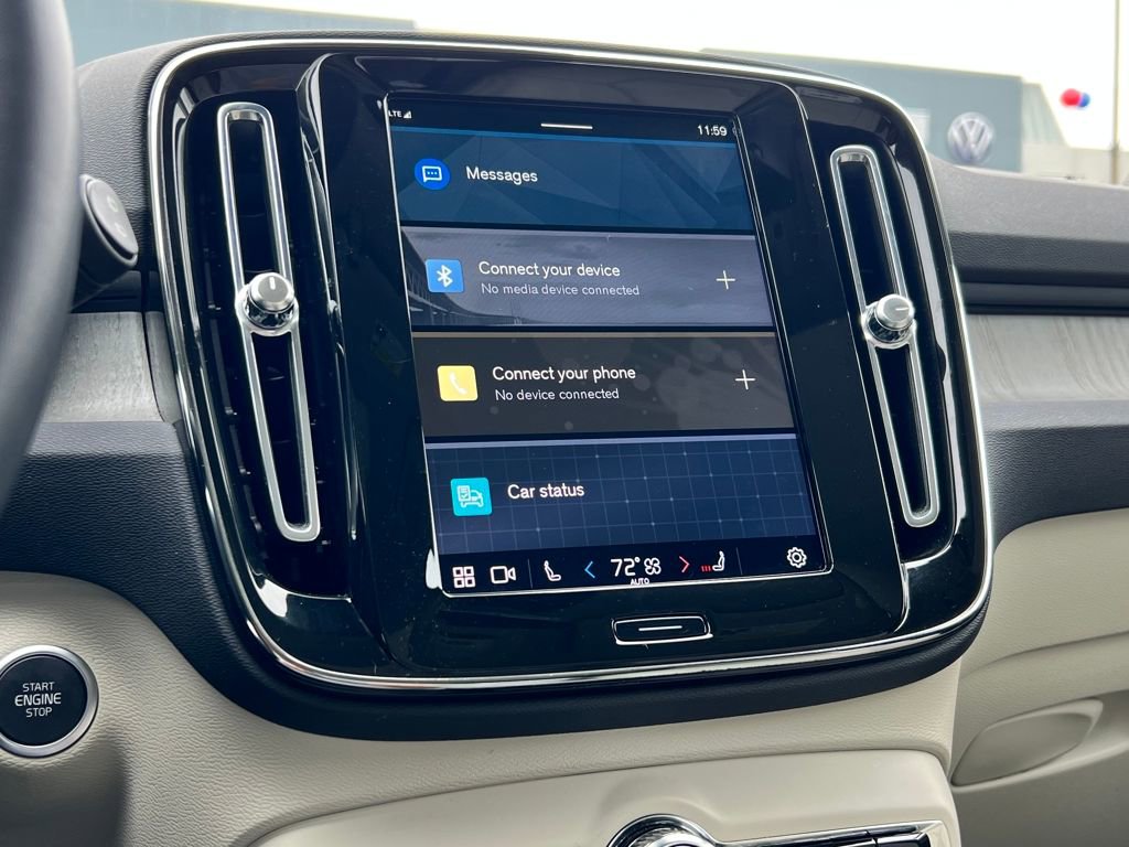 Used 2023 Volvo XC40 B4 Plus image 23