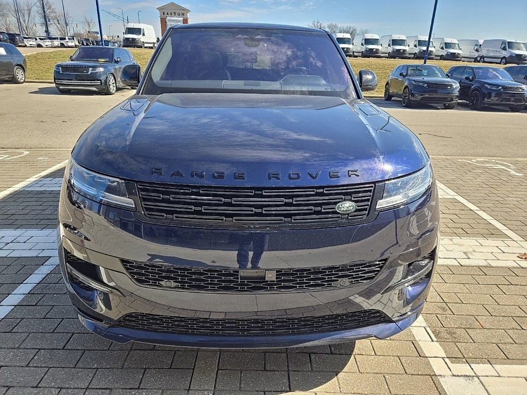 Used 2023 Land Rover Range Rover Sport SE Dynamic image 2