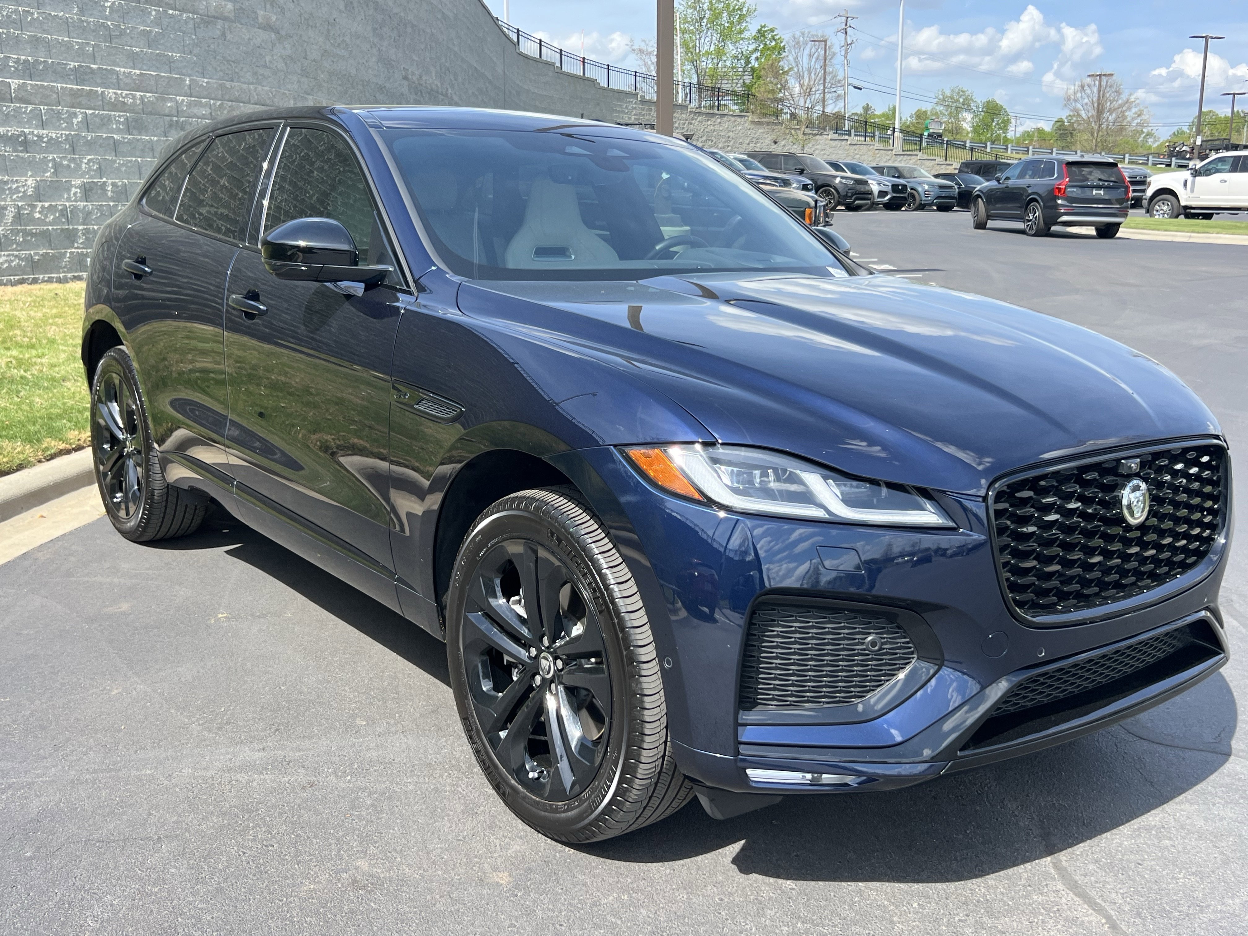 Certified 2026 Jaguar F-PACE R-Dynamic S AWD/4WD image 9