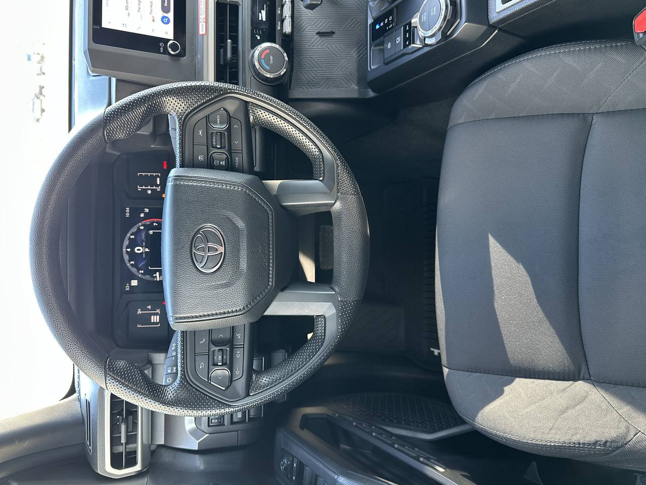 Used 2025 Toyota Tacoma SR5 AWD/4WD image 37