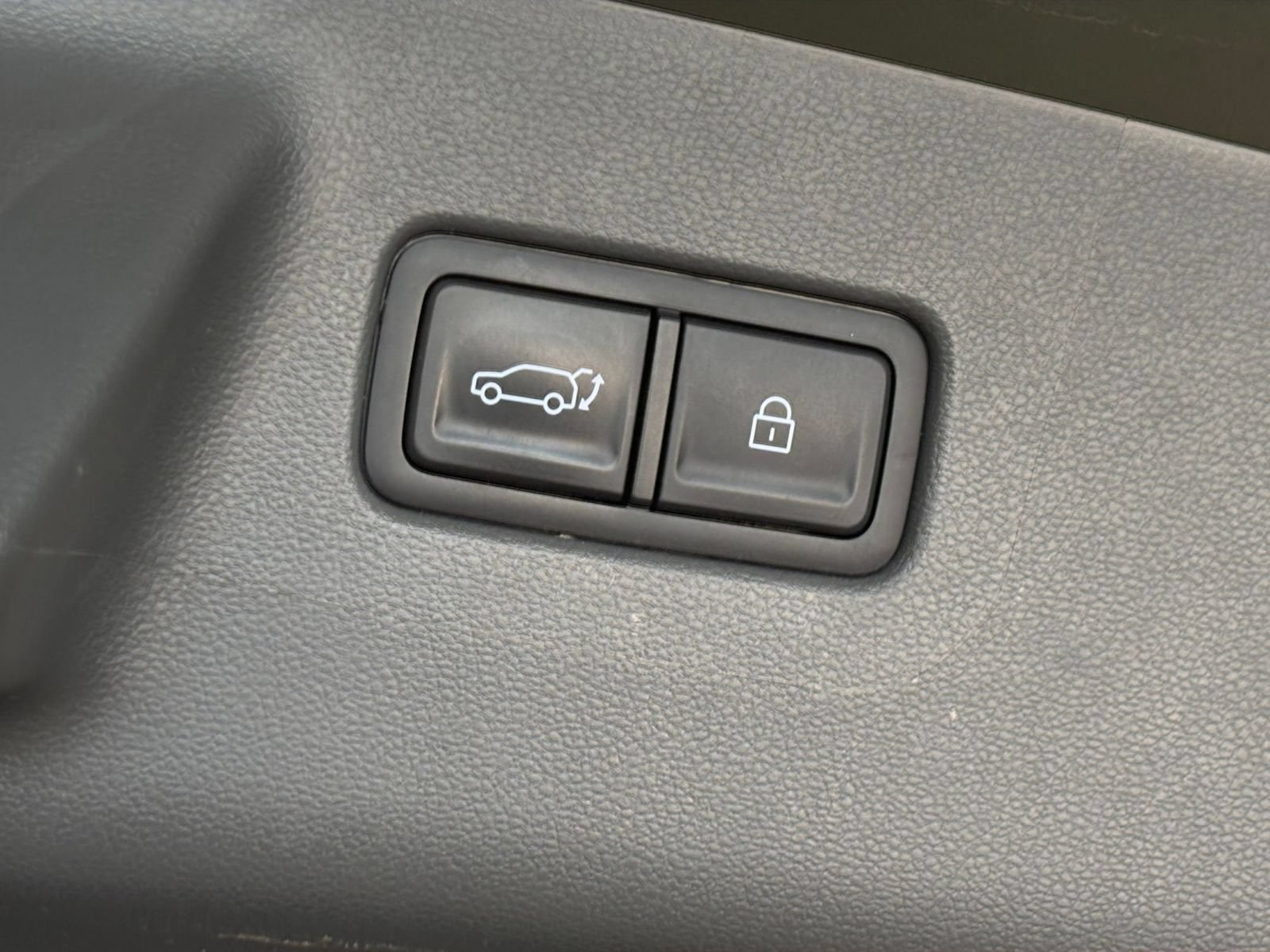 Used 2025 Hyundai Santa Fe SEL FWD image 19