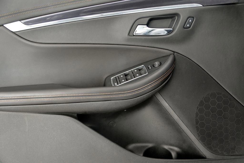 Used 2016 Chevrolet Impala LT w/ Convenience Package image 14