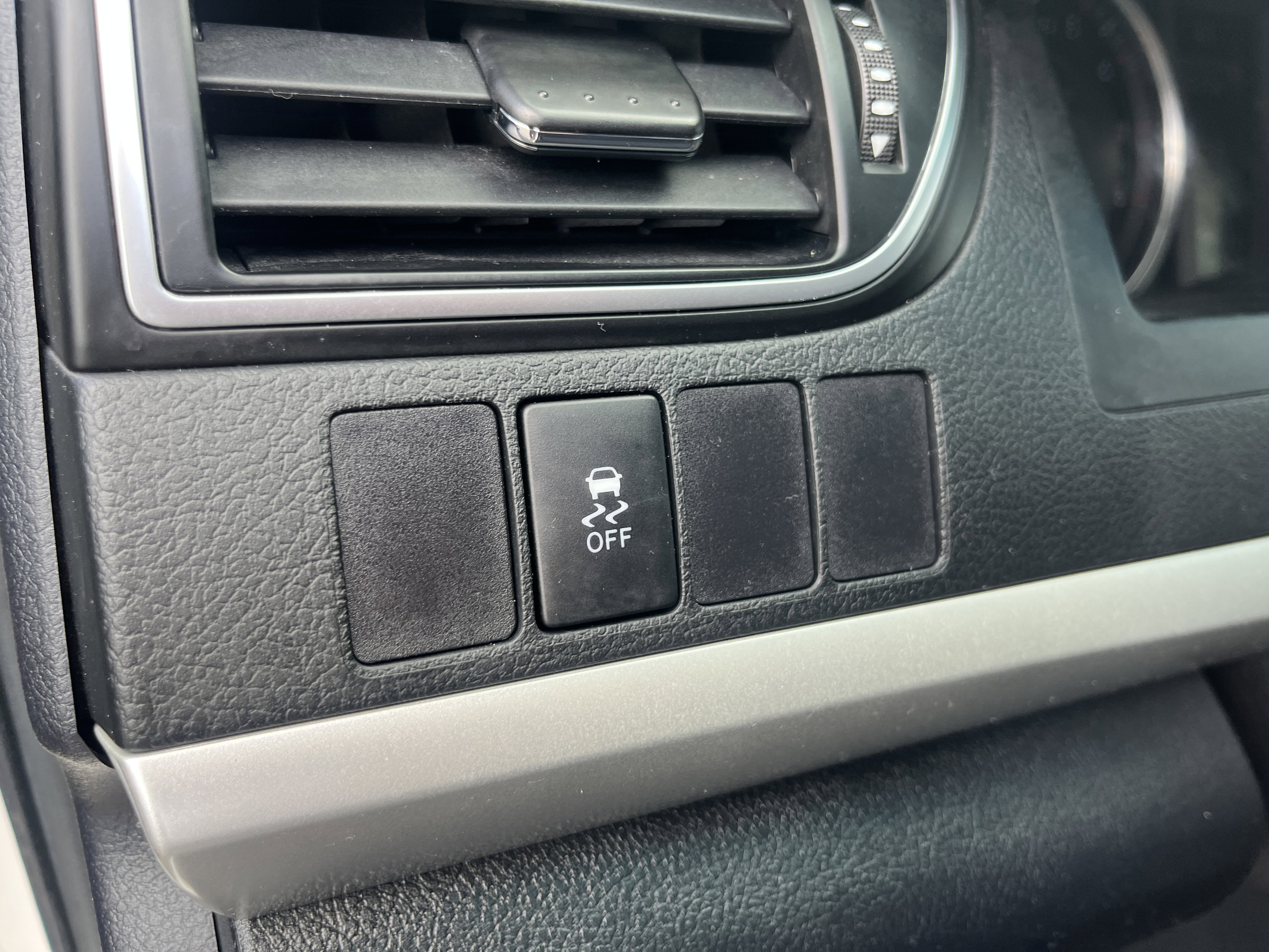 Used 2015 Toyota Camry XLE image 16