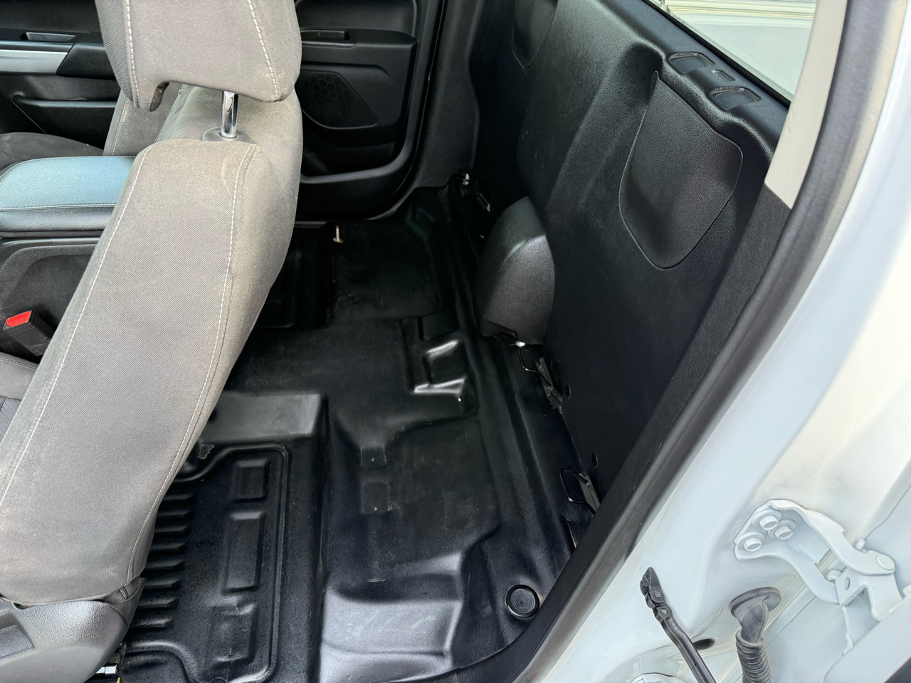 Used 2022 Chevrolet Colorado LT w/ Fleet Safety Package image 13