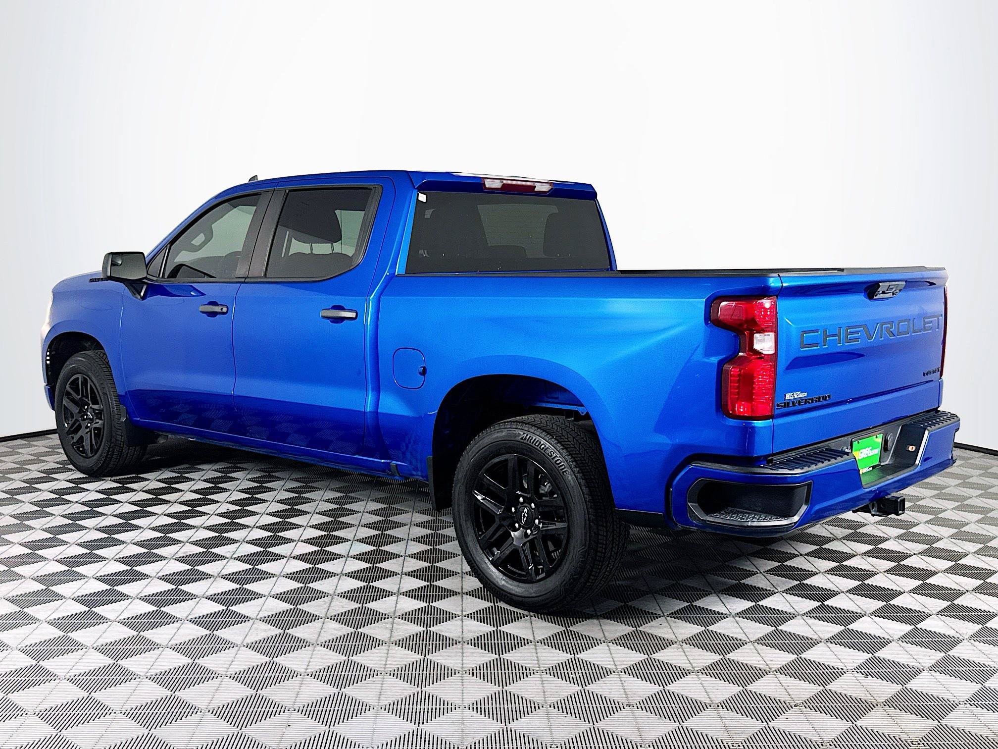 Used 2023 Chevrolet Silverado 1500 Custom w/ LPO, Dark Essentials Package RWD image 4