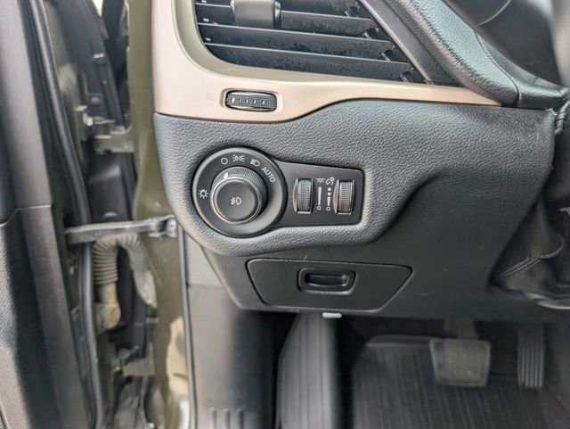 Used 2016 Jeep Cherokee 75th Anniversary FWD image 11