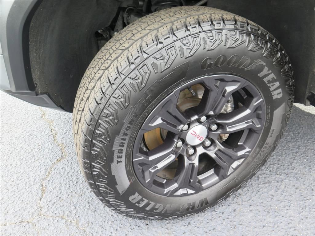 Used 2024 GMC Canyon Elevation w/ Trailering Package RWD image 18
