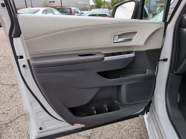 Certified 2023 Toyota Sienna XLE FWD image 16