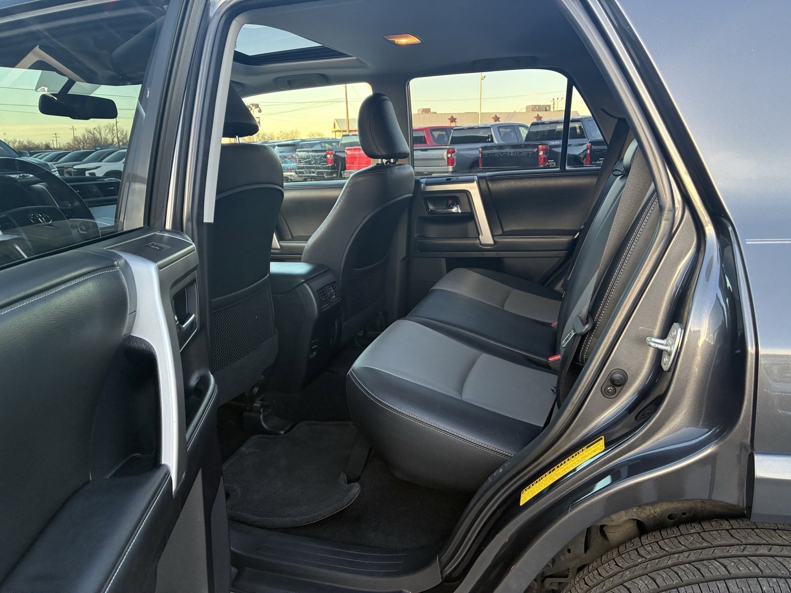 Used 2015 Toyota 4Runner SR5 Premium image 3