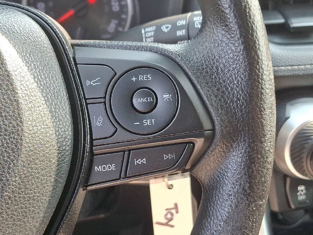 Used 2021 Toyota RAV4 LE AWD/4WD image 23
