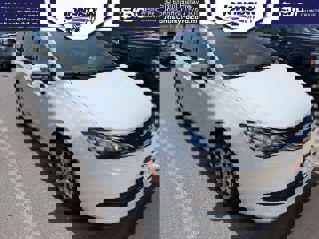 Used 2021 Chrysler Voyager Lxi image 1