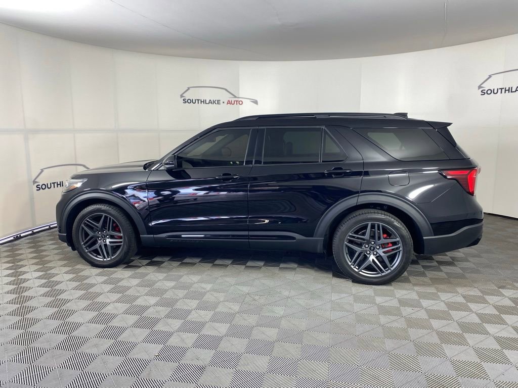 Used 2025 Ford Explorer ST image 4