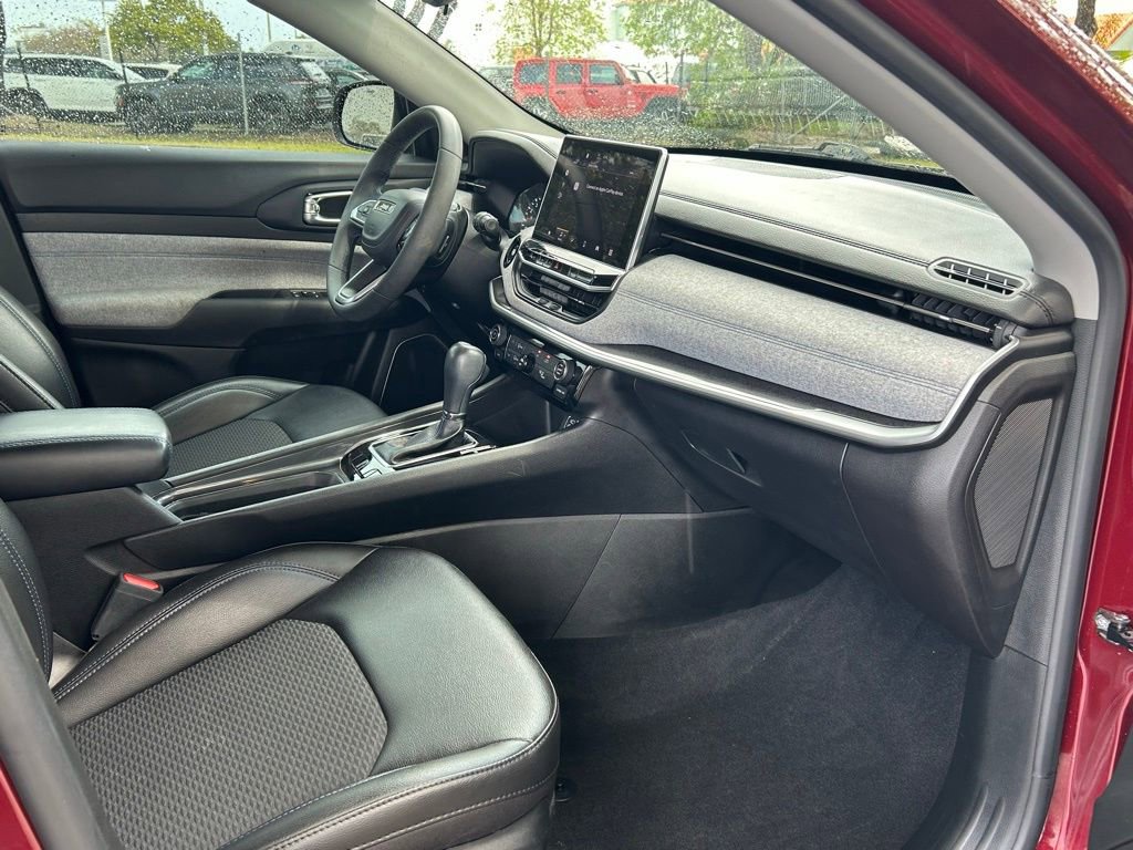 Certified 2022 Jeep Compass Latitude image 35