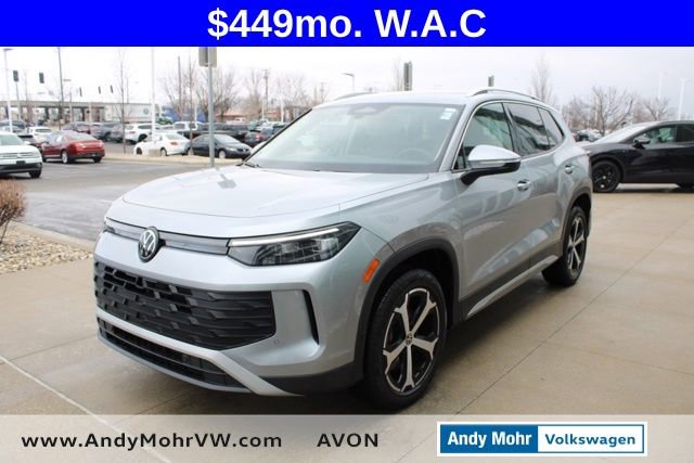 Used 2025 Volkswagen Tiguan SE AWD/4WD image 3
