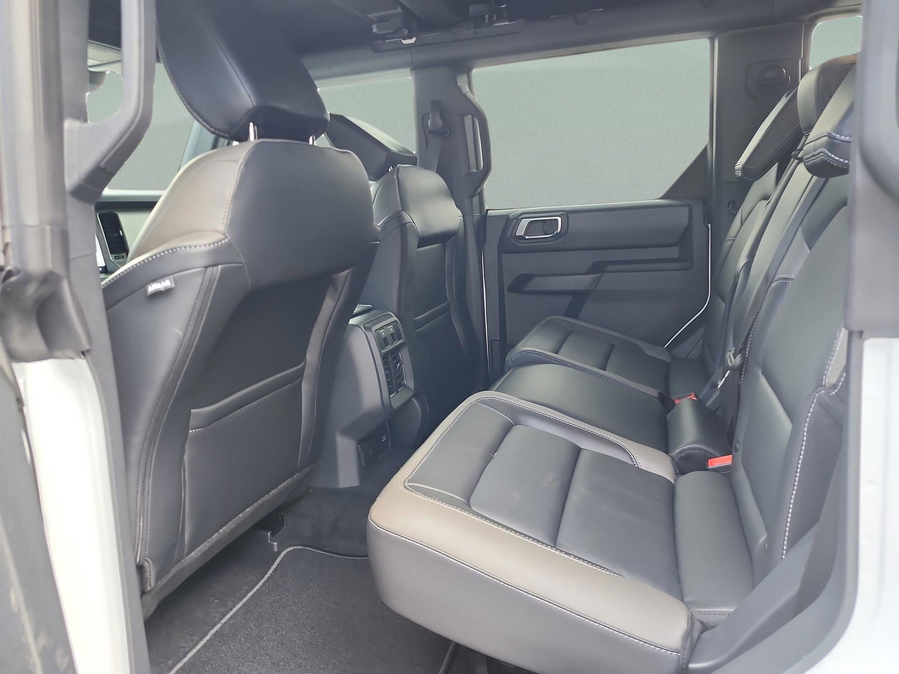 New 2025 Ford Bronco Outer Banks w/ Sasquatch Package image 16