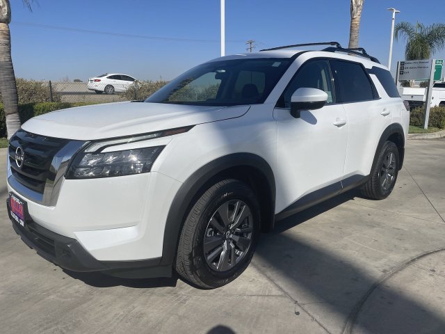 Used 2025 Nissan Pathfinder SV FWD image 1