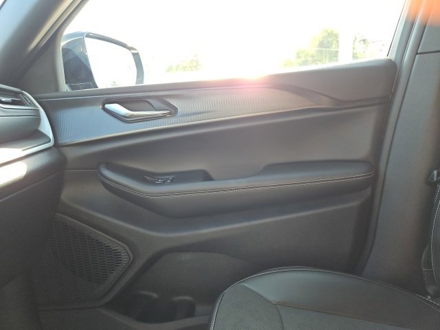 New 2025 Jeep Grand Cherokee Altitude image 38