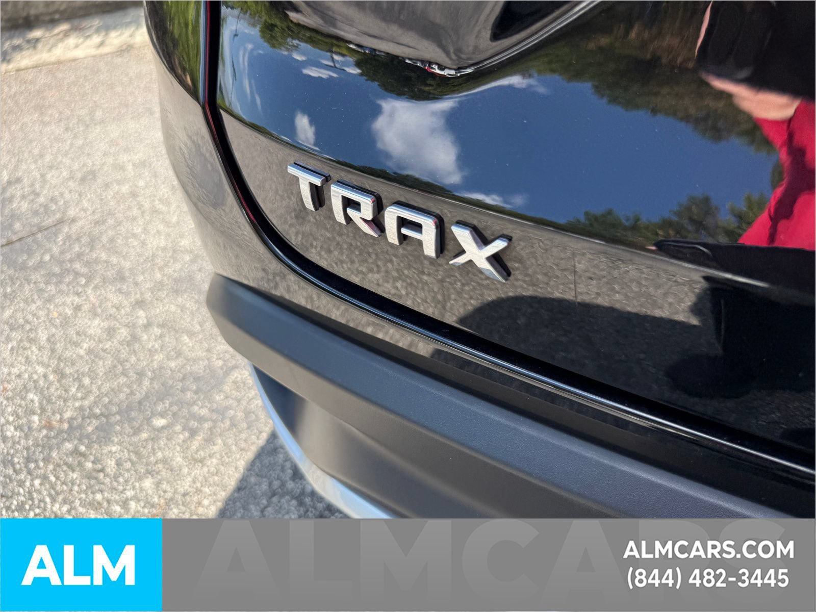 Used 2025 Chevrolet Trax LT FWD image 9