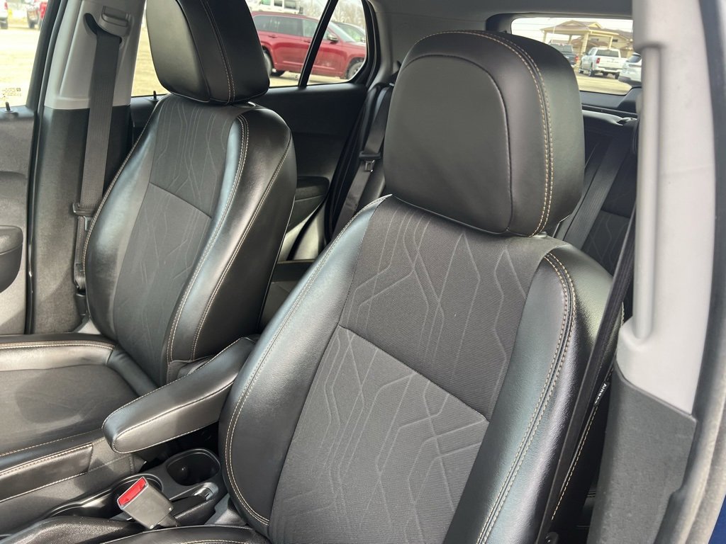 Used 2020 Chevrolet Trax LT w/ LT Convenience Package image 27