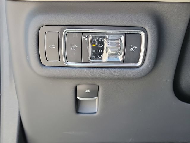 Used 2024 Lincoln Nautilus Premier AWD/4WD image 12
