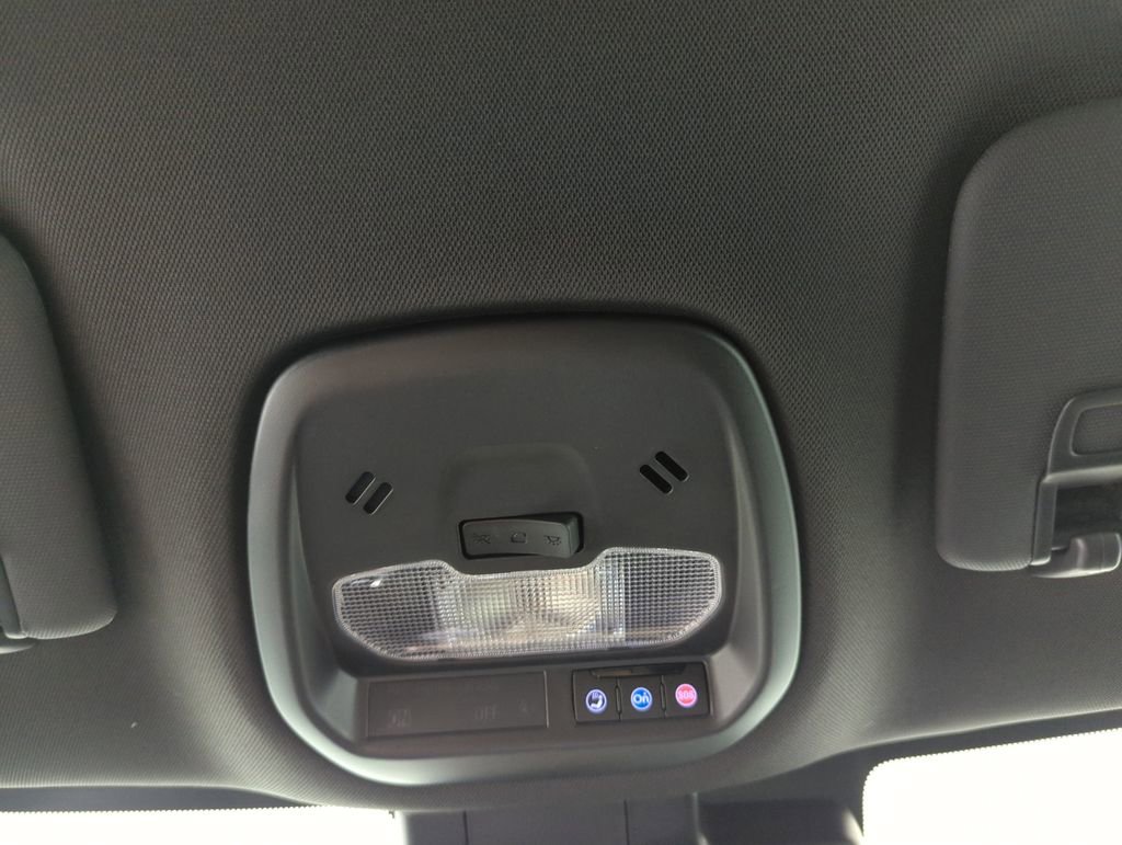 Used 2025 Chevrolet Trax RS w/ Driver Confidence Package image 29