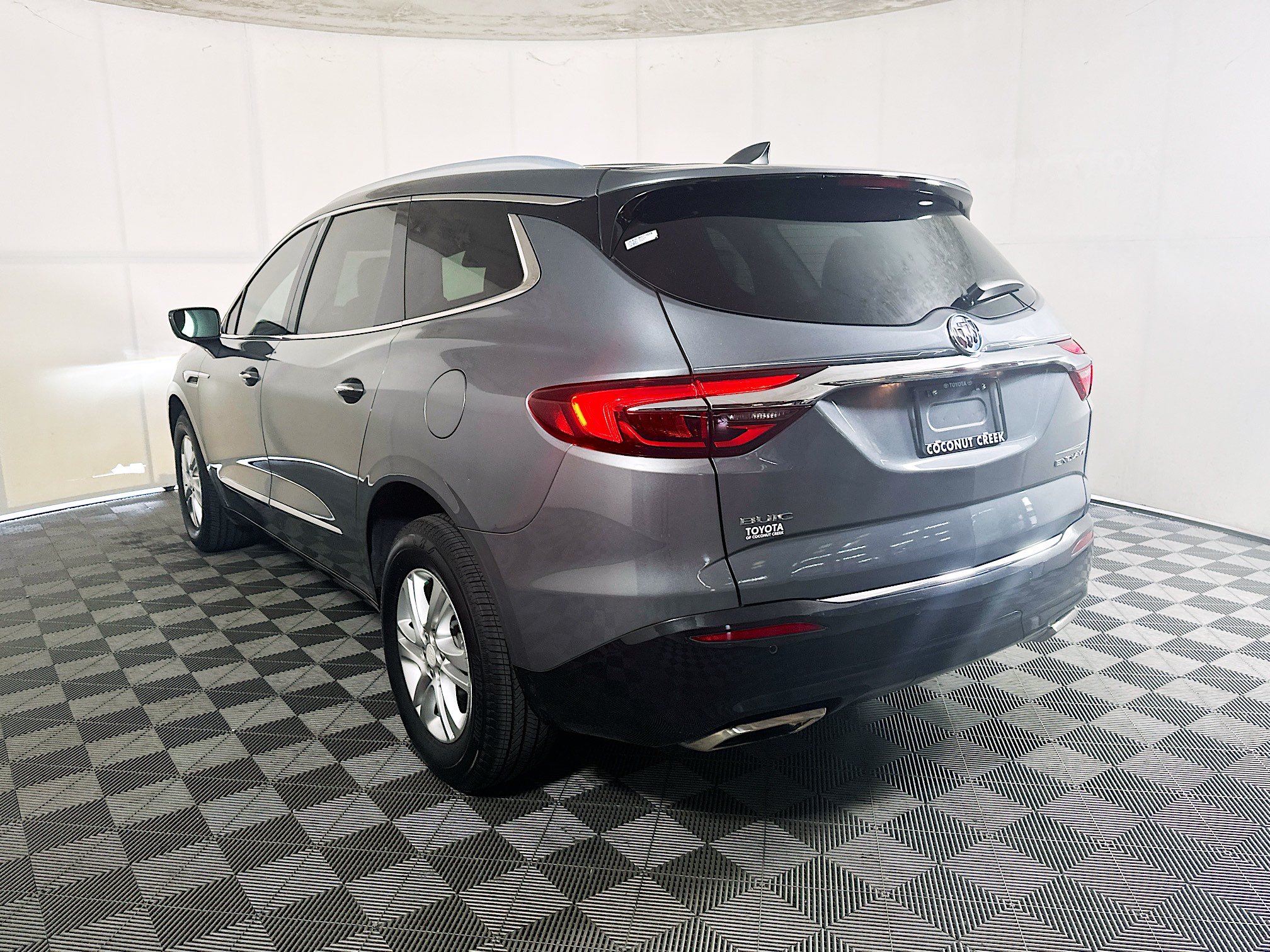 Used 2018 Buick Enclave Essence FWD image 5