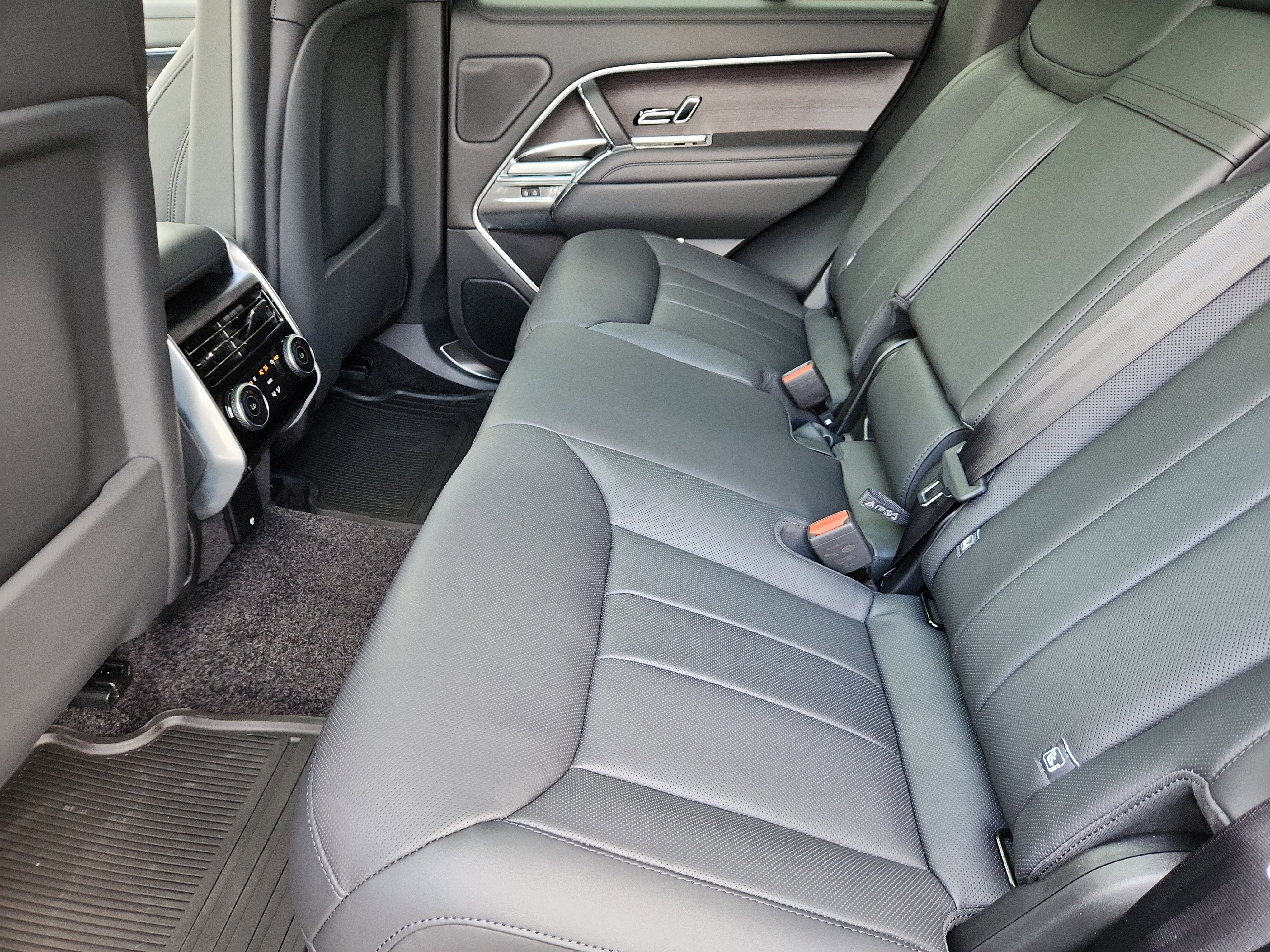 New 2025 Land Rover Range Rover SE image 5