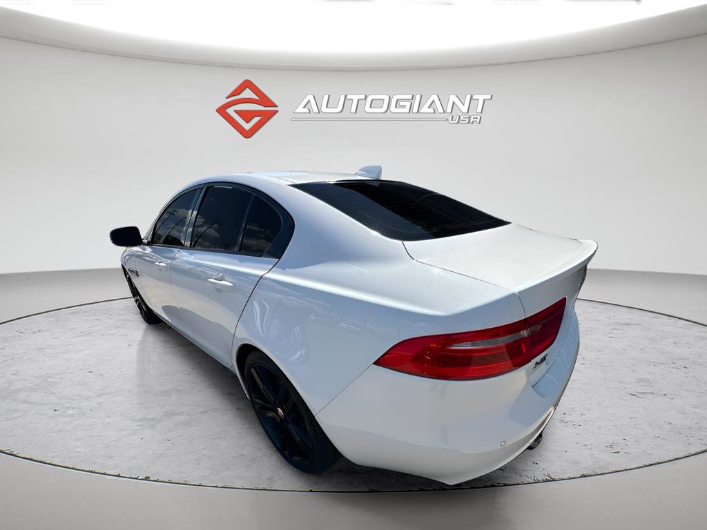 Used 2017 Jaguar XE Premium image 4