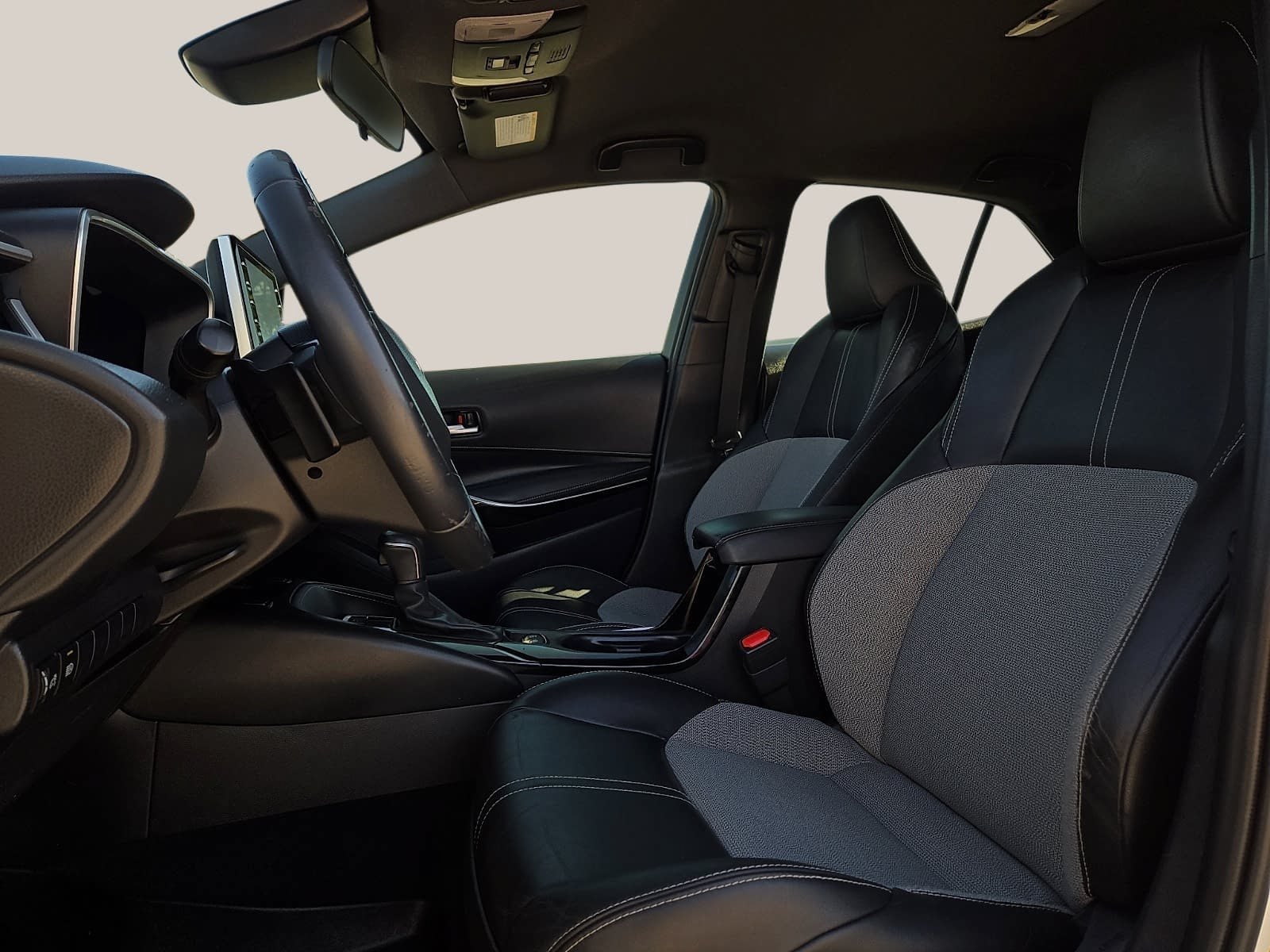 Used 2019 Toyota Corolla XSE FWD image 13