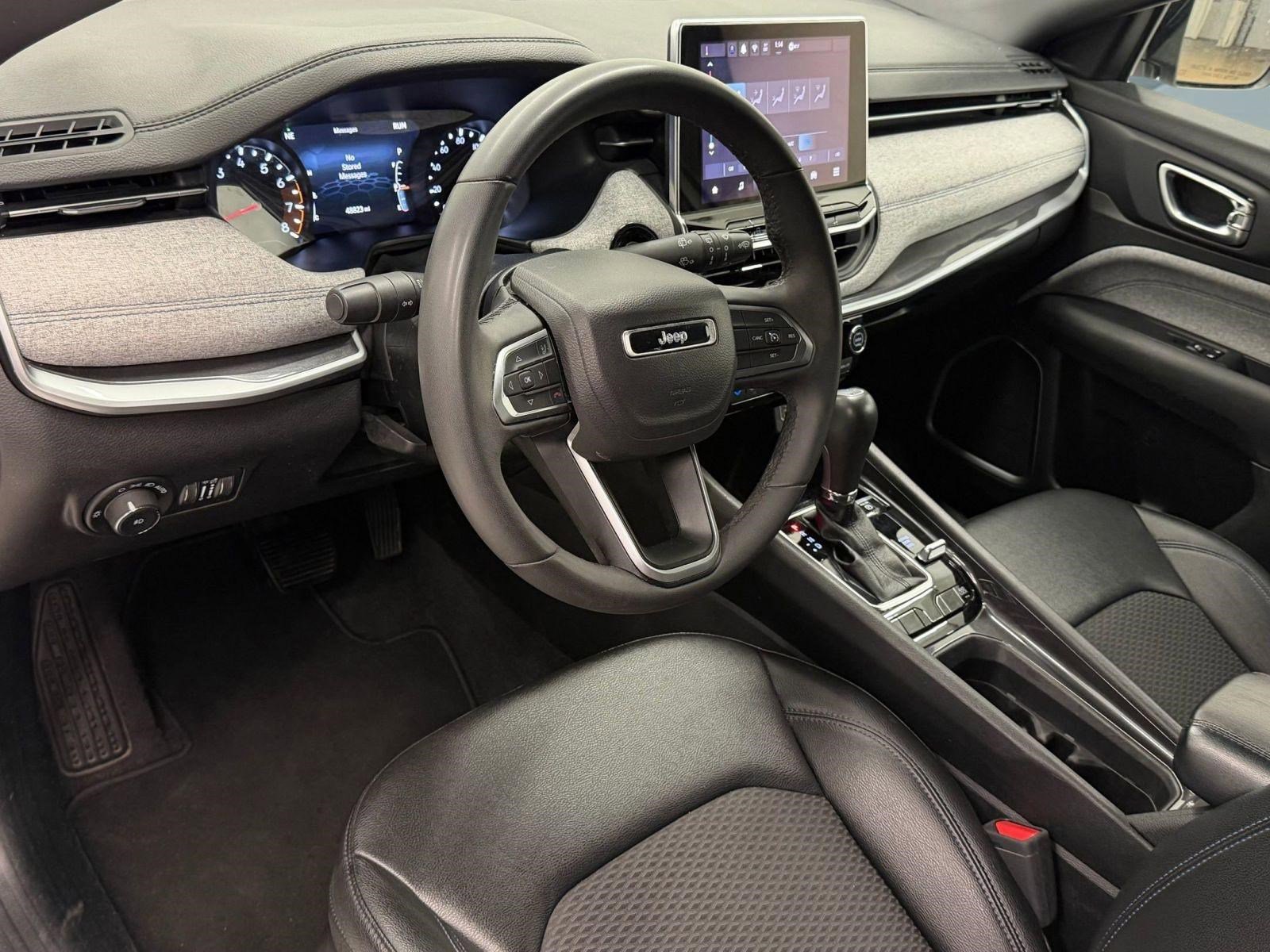 Used 2024 Jeep Compass Latitude AWD/4WD image 3