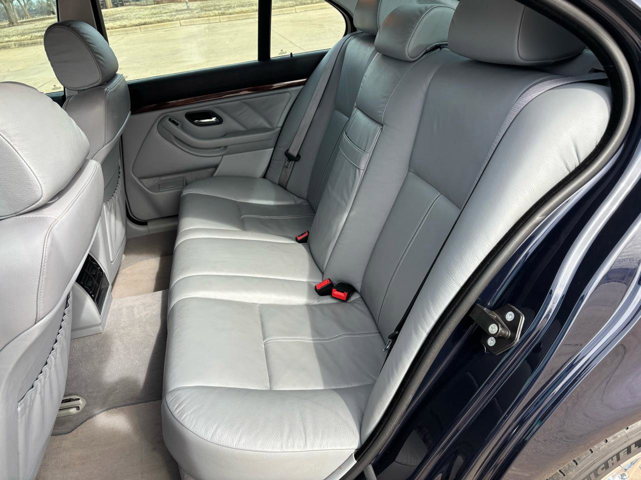 Used 2001 BMW 540i Sedan image 11