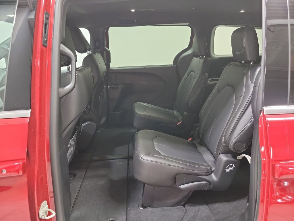 New 2026 Chrysler Pacifica Select AWD/4WD image 13