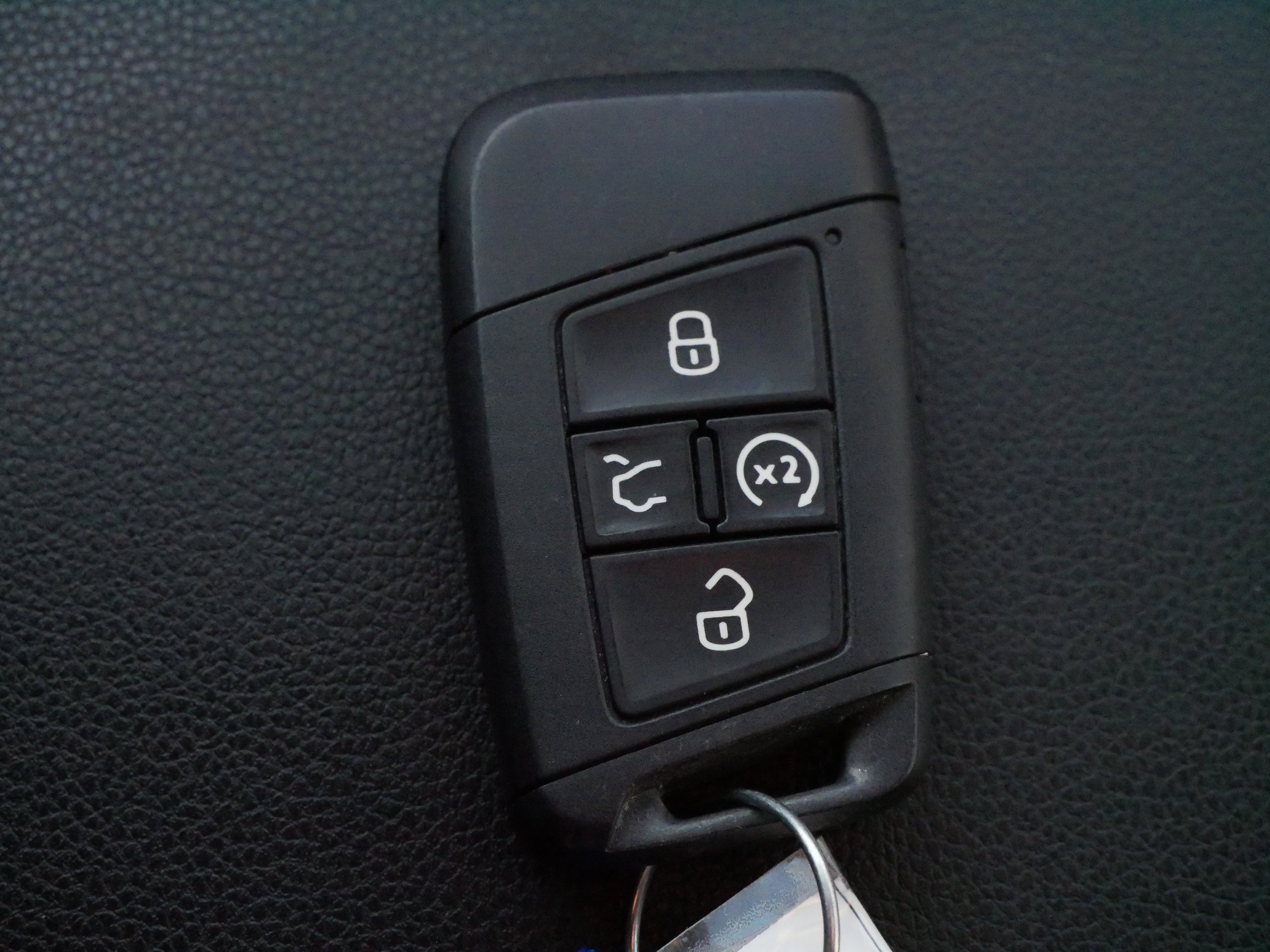 Certified 2023 Volkswagen Atlas SEL R-Line image 32