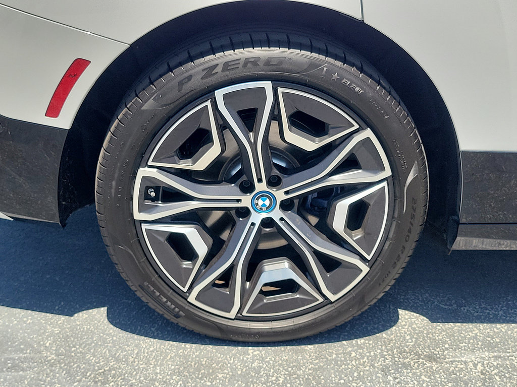 Used 2024 BMW iX xDrive50 w/ Sport Package AWD/4WD image 6