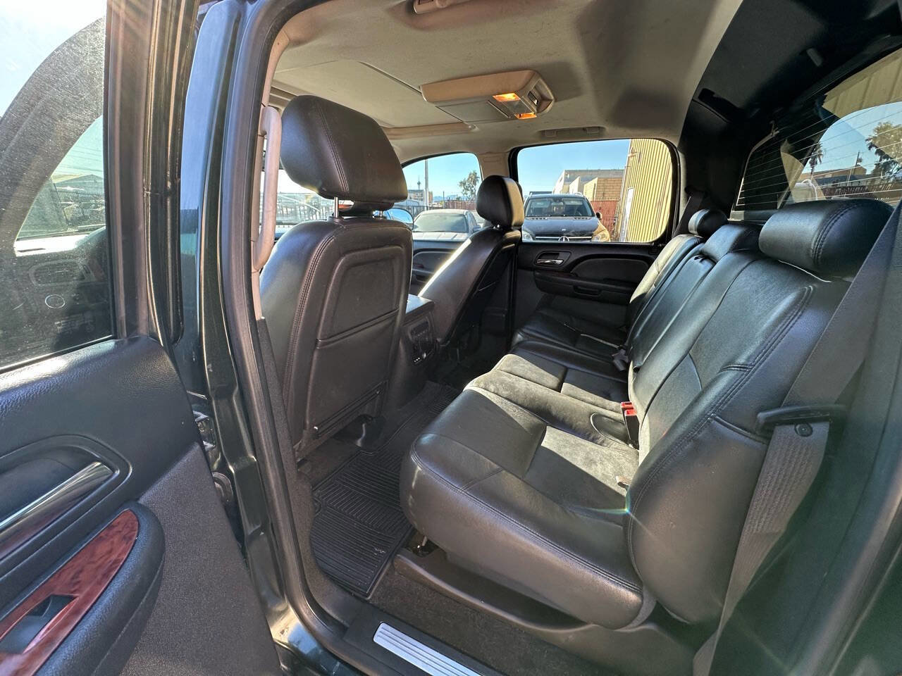 Used 2013 Chevrolet Avalanche LTZ image 9