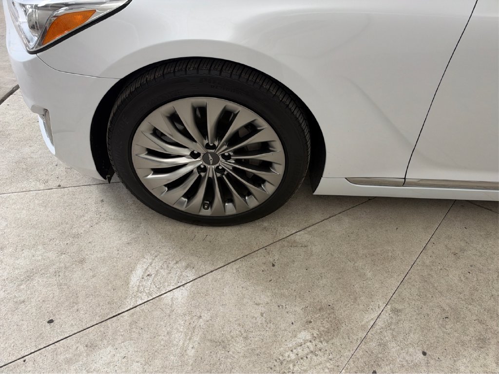 Used 2018 Genesis G90 3.3T Premium RWD image 33