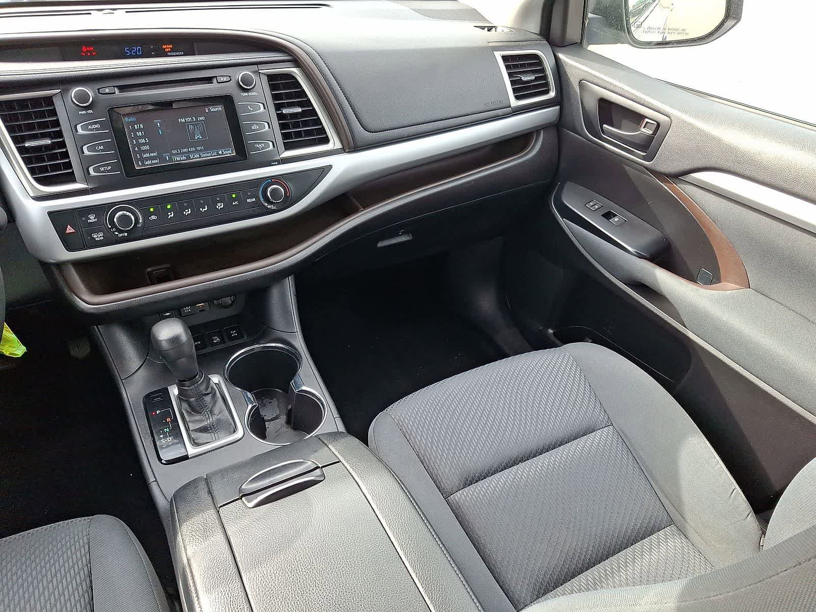 Used 2019 Toyota Highlander LE image 12