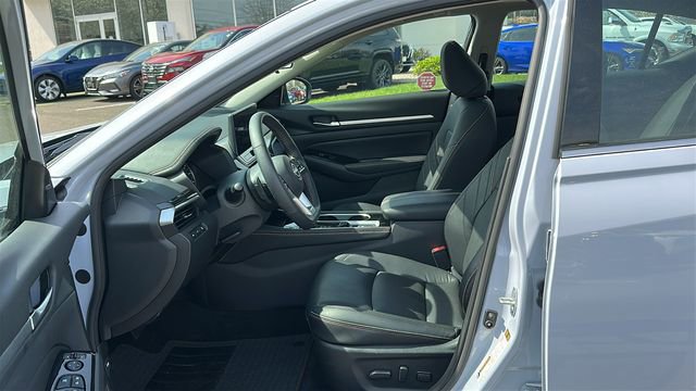 Certified 2024 Nissan Altima 2.5 SR w/ SR Premium Package AWD/4WD image 9
