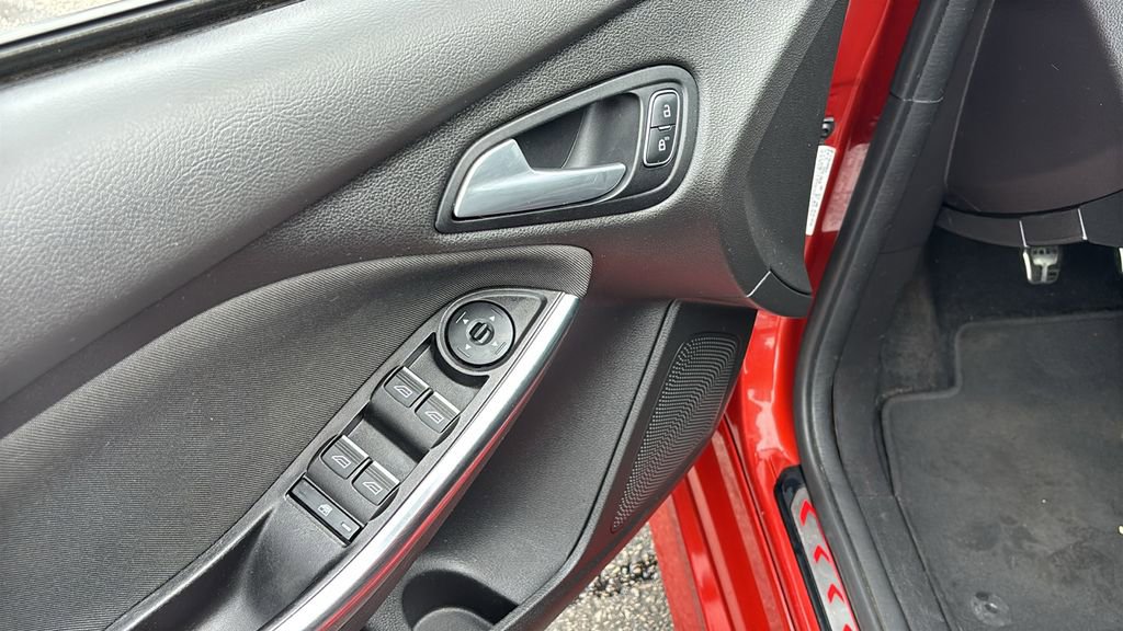 Used 2018 Ford Focus ST w/ Equipment Group 401A FWD image 14