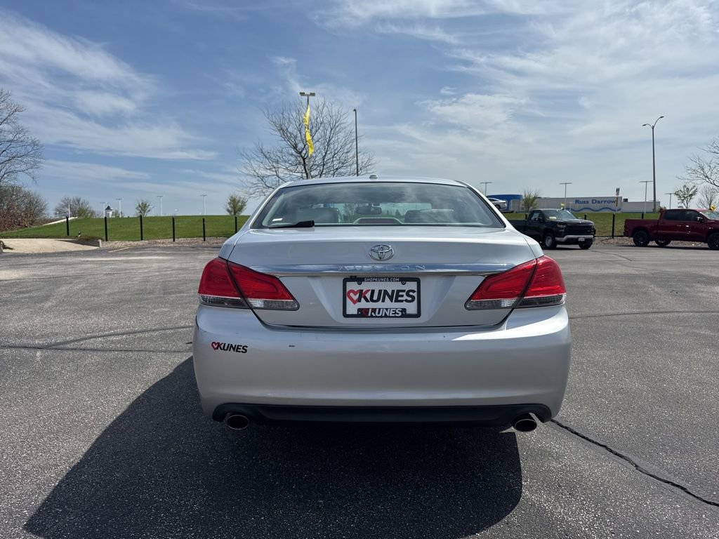 Used 2011 Toyota Avalon Limited image 4