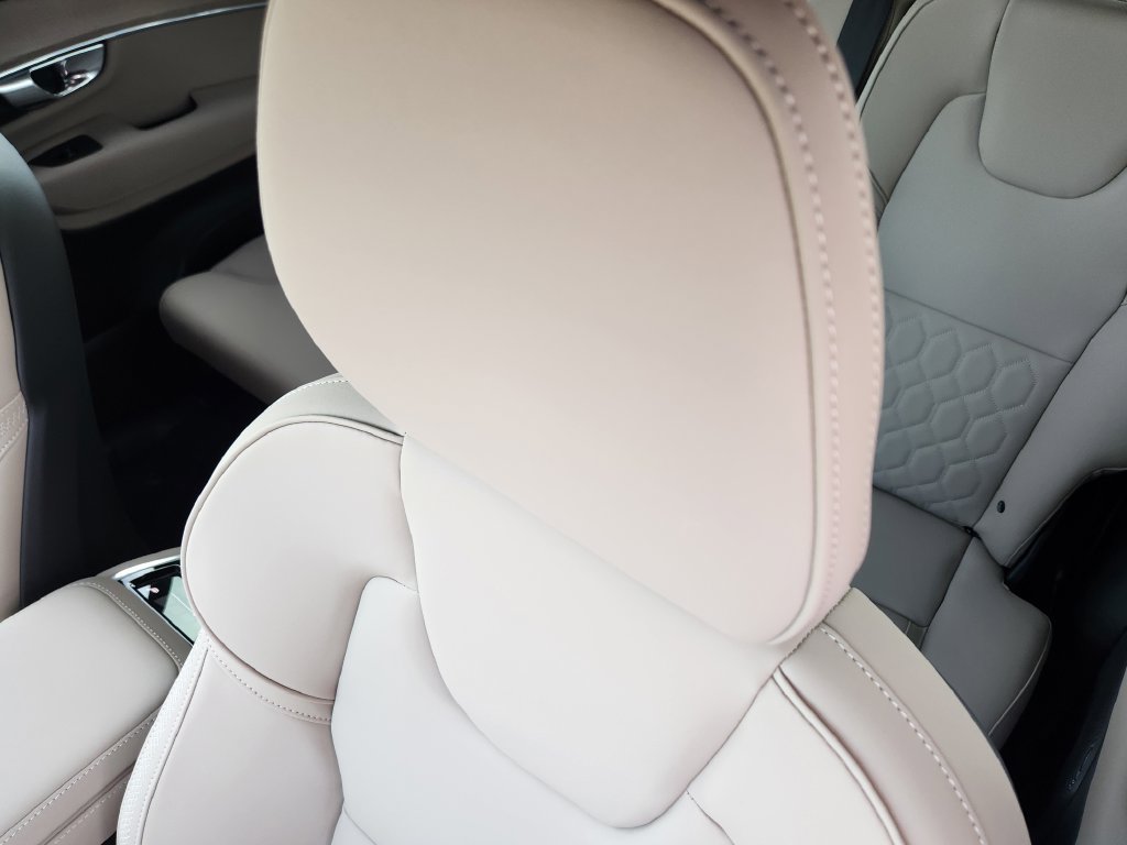 New 2026 Volvo XC90 B6 Plus w/ Protection Package Premier AWD/4WD image 6