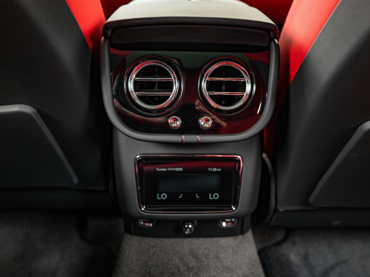 Used 2025 Bentley Bentayga V8 image 22