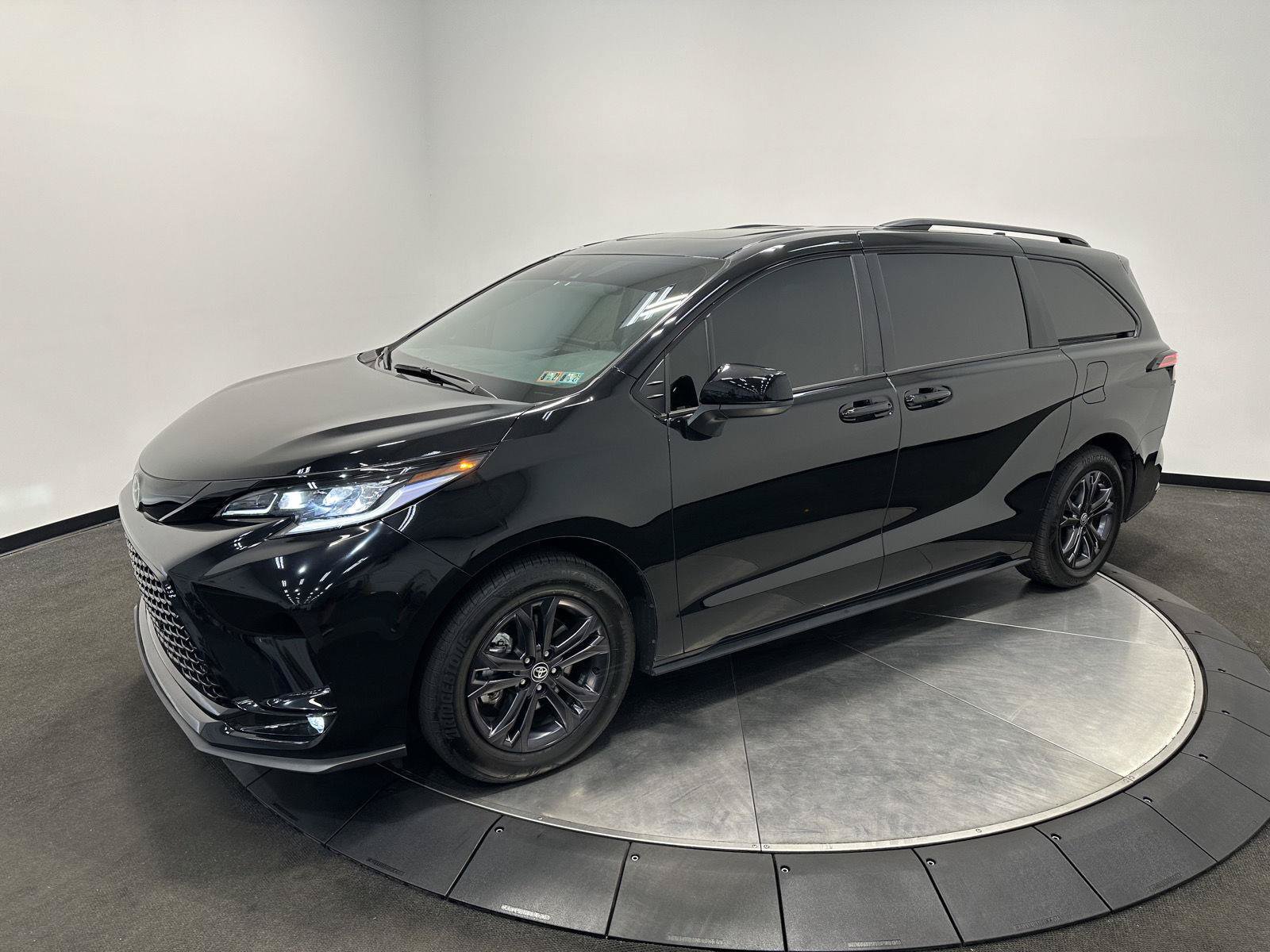 Used 2026 Toyota Sienna XSE AWD/4WD image 4