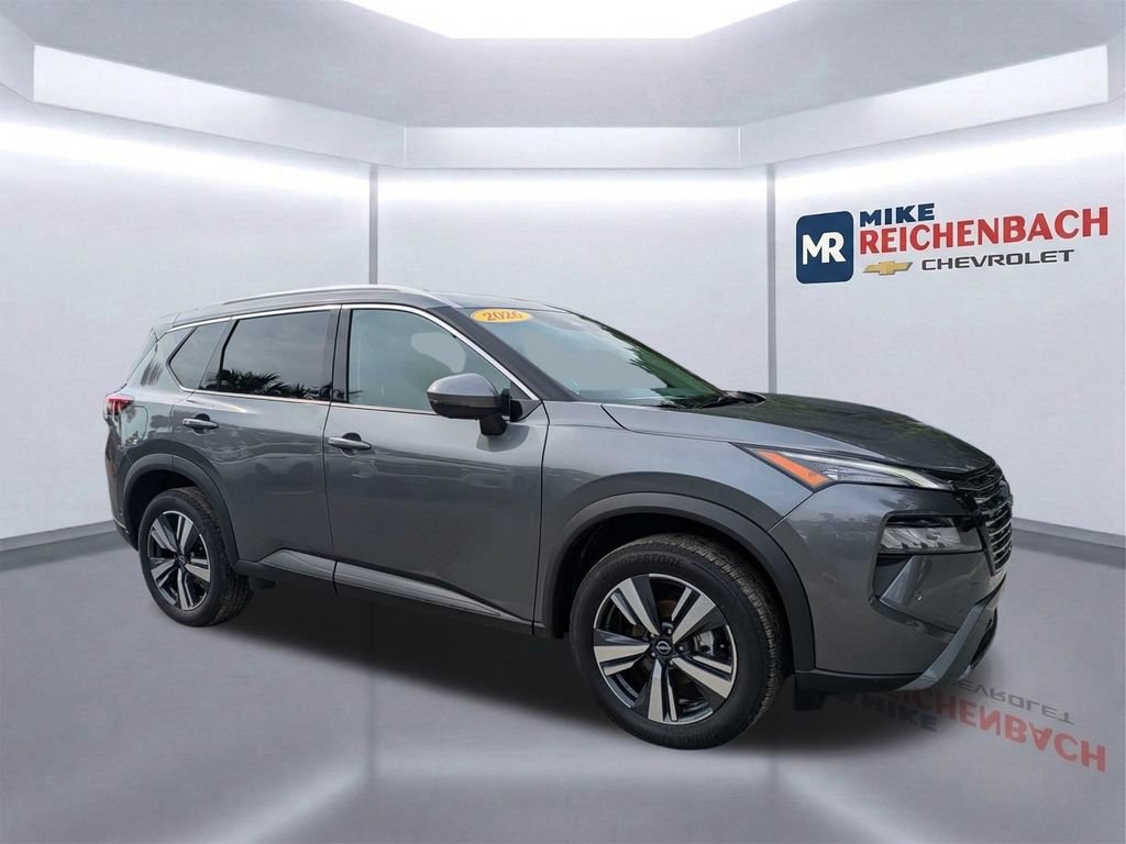 Used 2026 Nissan Rogue SL FWD image 2