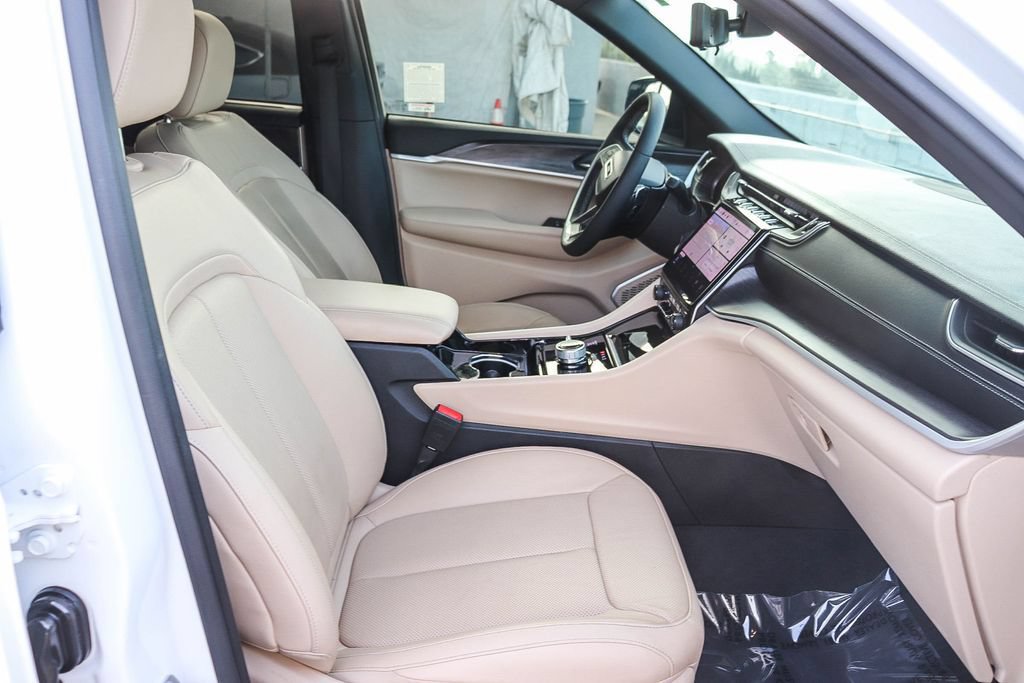 Used 2023 Jeep Grand Cherokee Limited w/ Luxury Tech Group II AWD/4WD image 20