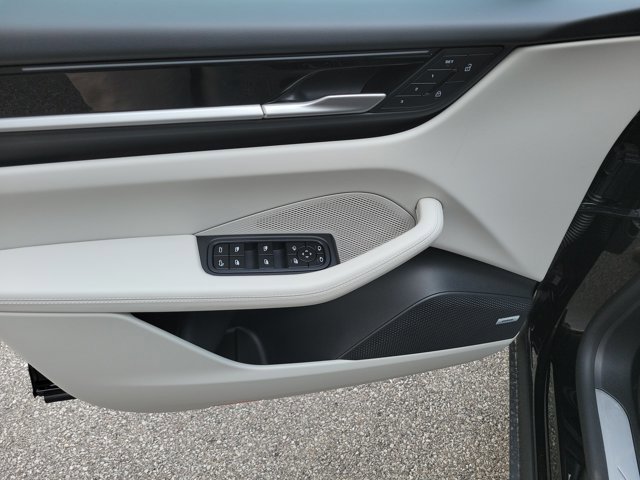 New 2026 Porsche Macan Electric RWD image 25