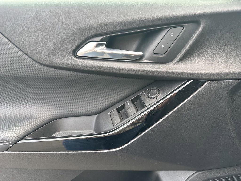 Used 2025 Chevrolet Equinox LT w/ Midnight Edition image 10