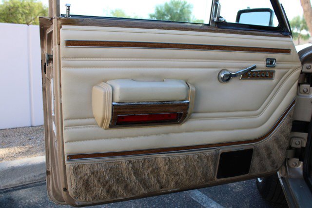 Used 1990 Jeep Grand Wagoneer image 52
