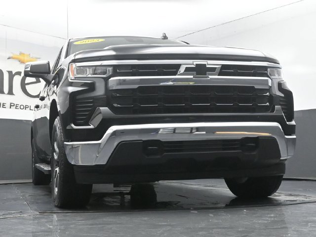Used 2023 Chevrolet Silverado 1500 LT AWD/4WD image 3